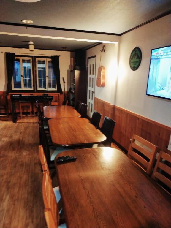逃出山上小屋攻略(逃出小山庄酒店攻略)