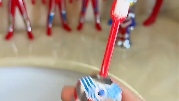 刷牙变身的奥特曼(刷牙变身的奥特曼电影)