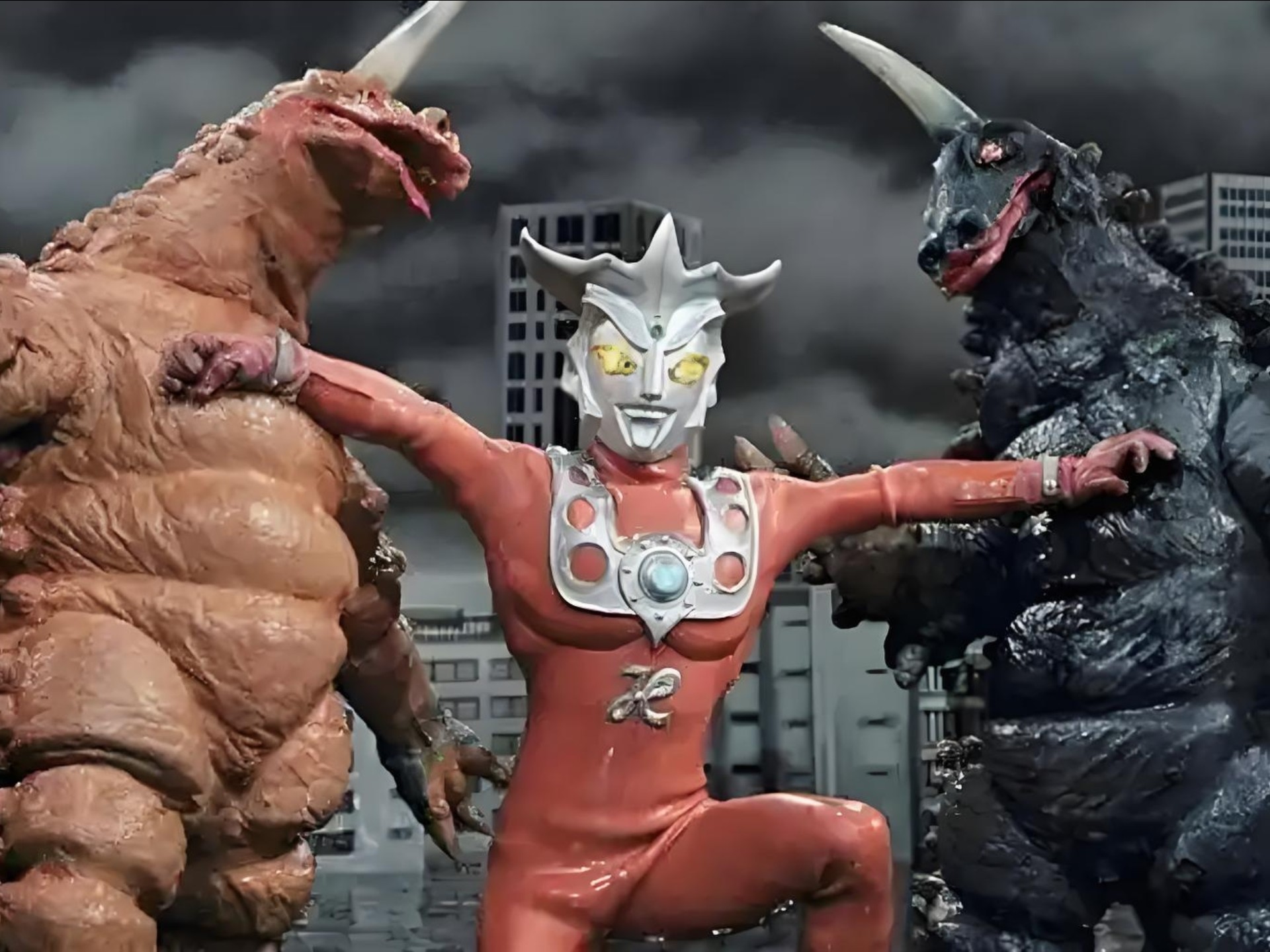 怪兽脚踩奥特曼的图片(怪兽脚踩奥特曼的图片怎么画)