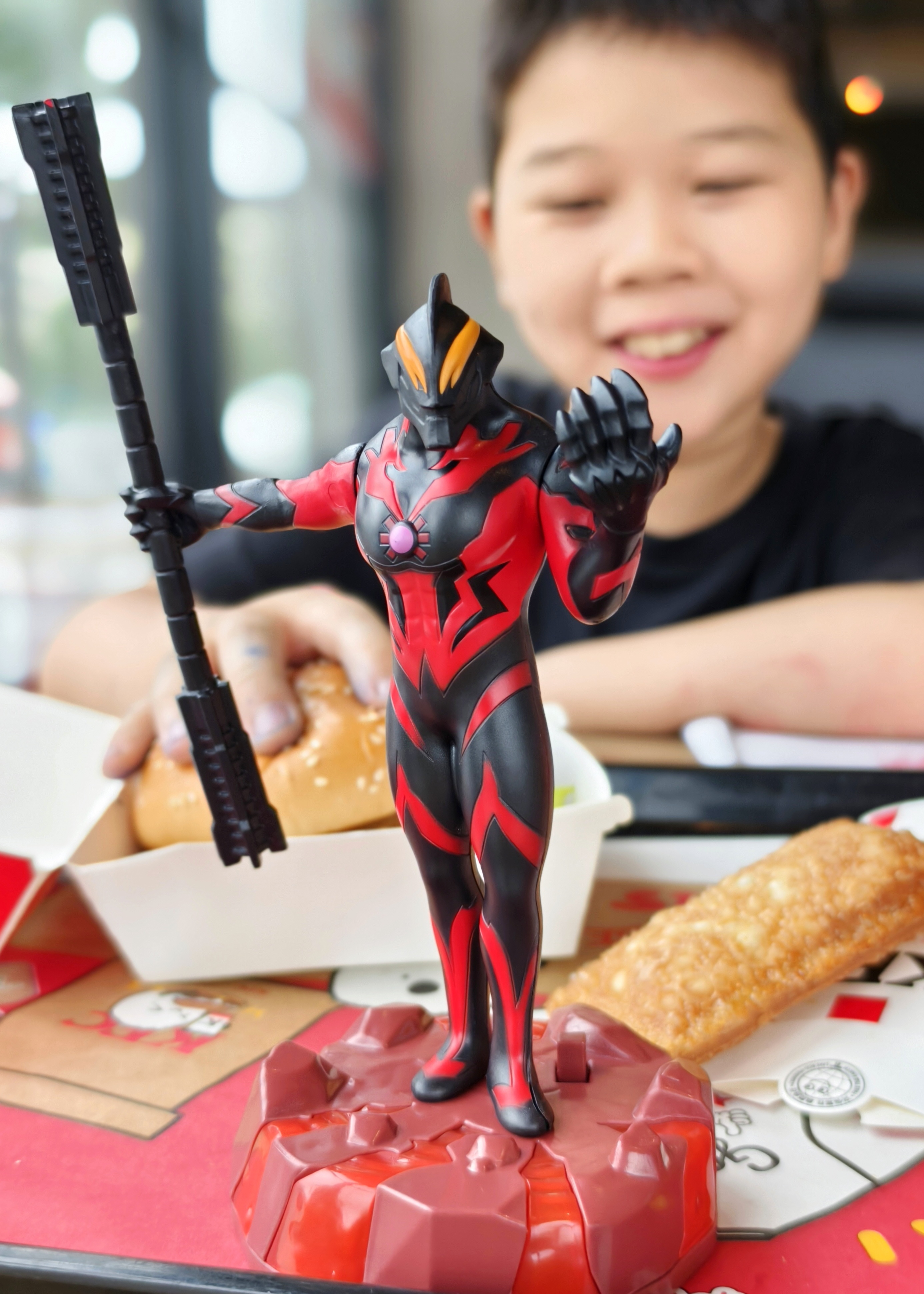 彩虹奥特曼彩虹汉堡(彩虹奥特曼怎么画简单)