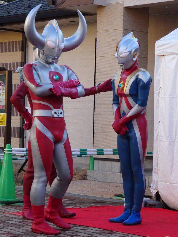 我要去大王奥特曼兄弟(女生穿越成贝利亚奥特曼)