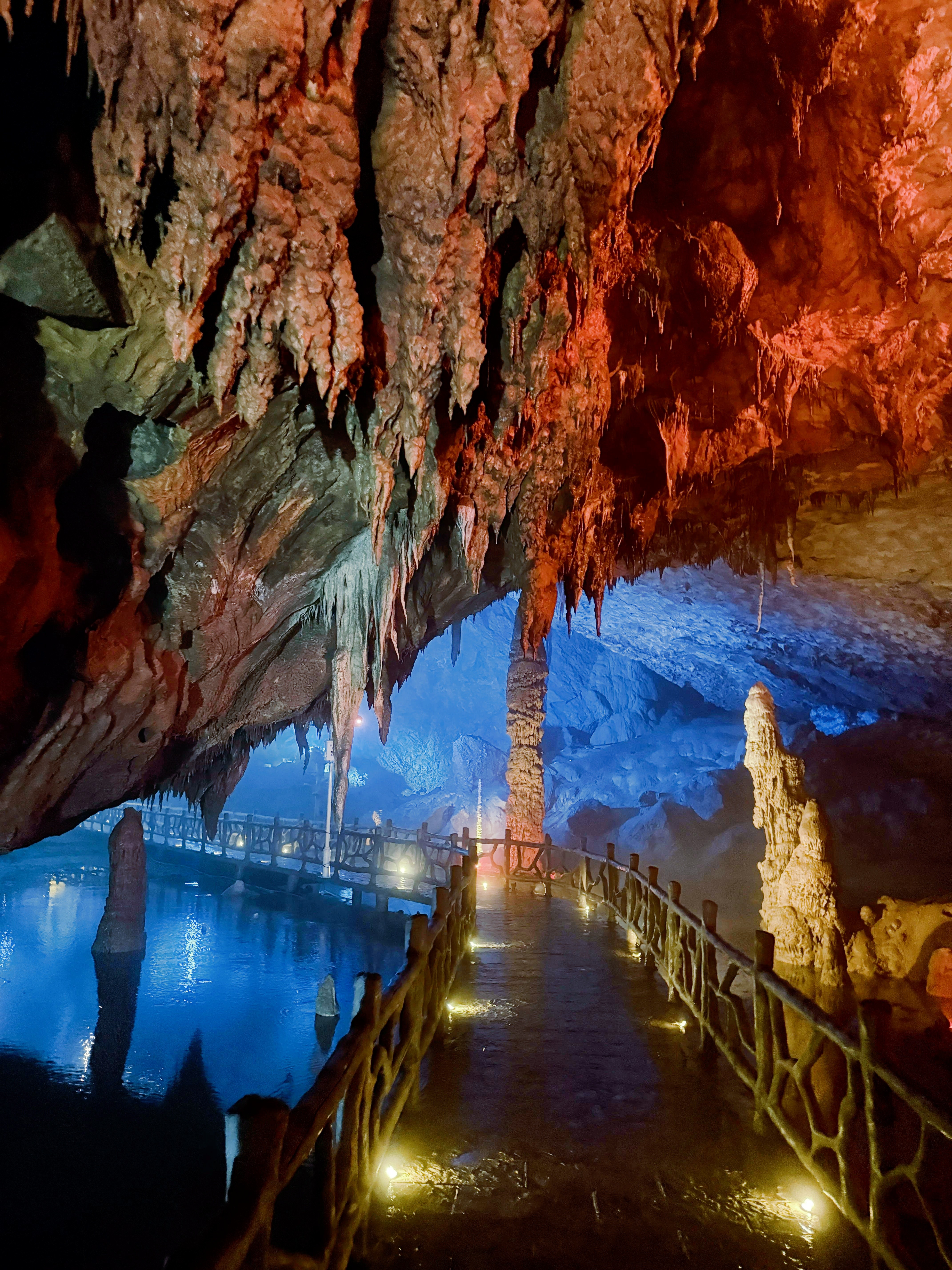 神秘山洞的攻略(神秘山洞探险之旅)