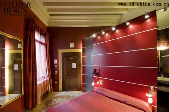 逃出亮红色房间攻略(逃出红房子游戏在线玩)